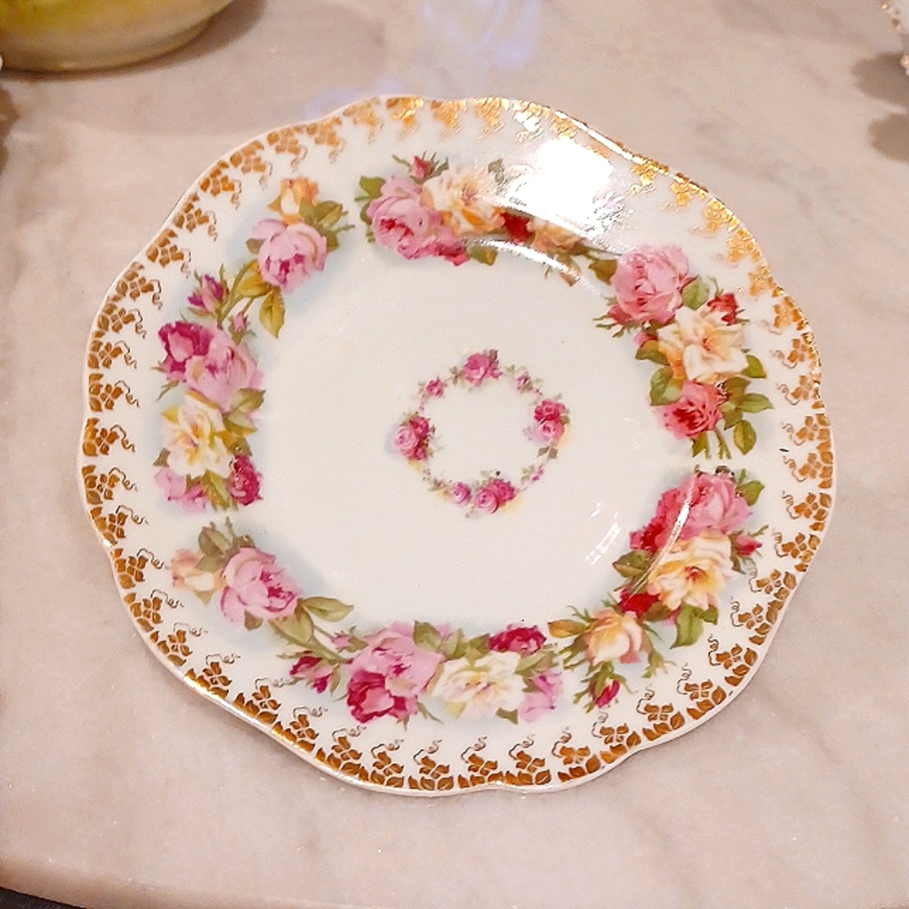 Antique Floral 7.5" Rose Motif   gold Scalloped edge plate